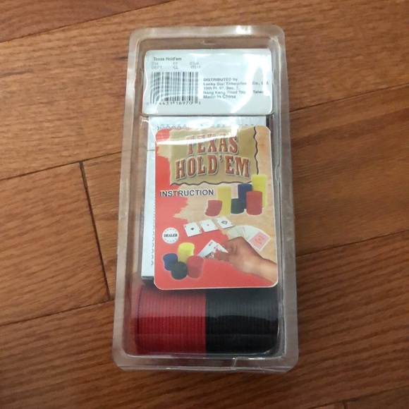 ❤️ 3/$20 ❤️ NWT Texas Hold’em Set - Picture 2 of 2